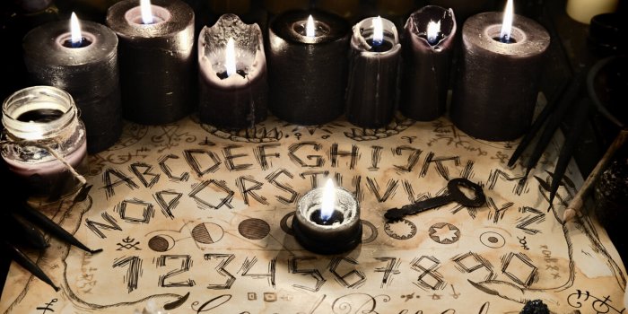 Ouija : dans ces 7 histoires paranormales, tout a commenc&eacute; avec la myst&eacute;rieuse planche 