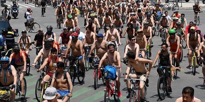 World Naked Bike Ride 2019 : les cyclistes se d&eacute;shabillent pour la bonne cause ! 