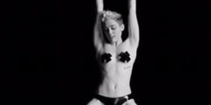Miley Cyrus bient&ocirc;t star d'un festival de film X...