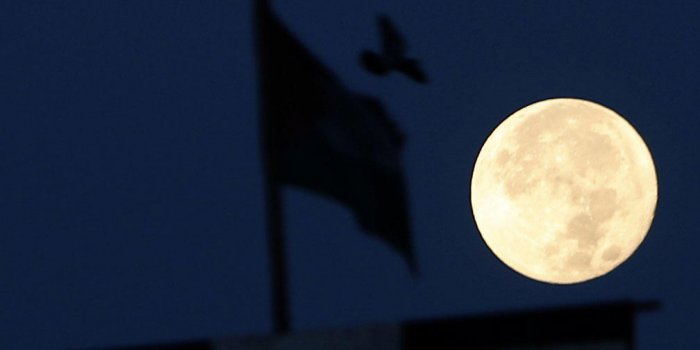 Les plus belles photos de la super-Lune &agrave; travers le monde