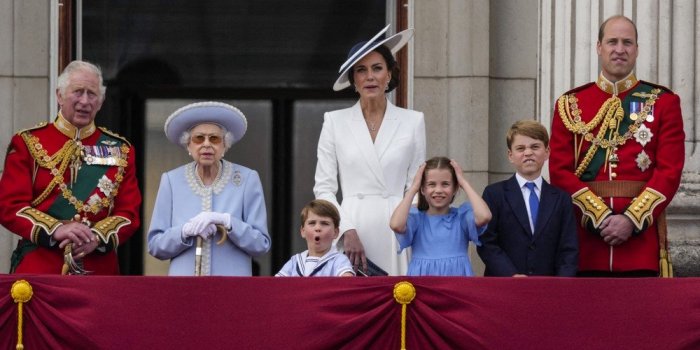 Elizabeth II : &agrave; quoi ressemblent aujourd'hui ses arri&egrave;re-petits-enfants George, Charlotte et Louis ?