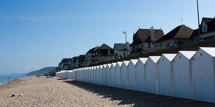 Top 10 des plages fran&ccedil;aises o&ugrave; y passer la journ&eacute;e vous co&ucirc;tera le plus cher