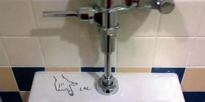 Ces messages hilarants laiss&eacute;s dans les WC publics