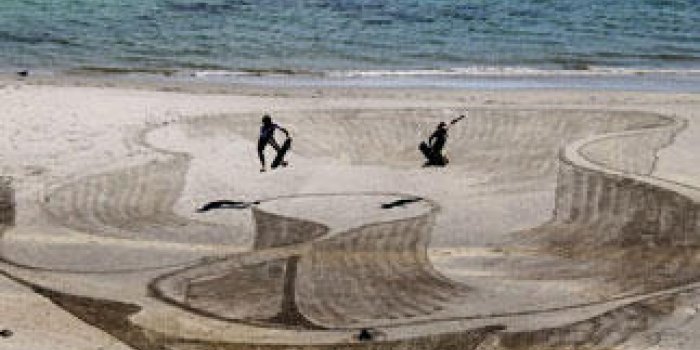 Illusion d'optique : ils r&eacute;alisent des dessins 3D bluffants sur le sable