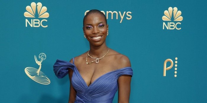 Emmy Awards 2022 : d&eacute;couvrez les tenues glamour des stars sur le tapis rouge