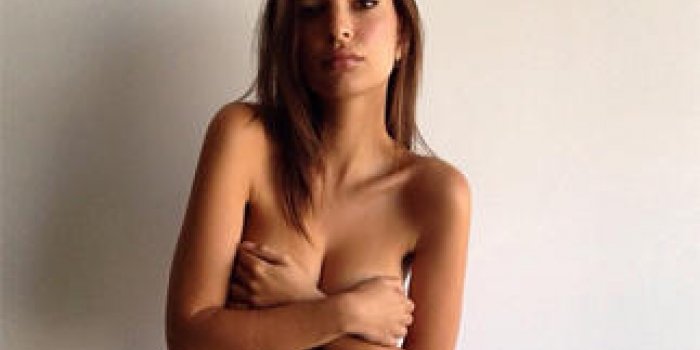 Emily Ratajkowski s'exhibe topless &quot;&agrave; la demande g&eacute;n&eacute;rale&quot;