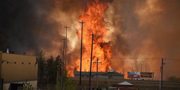Canada : les images spectaculaires d'un gigantesque incendie