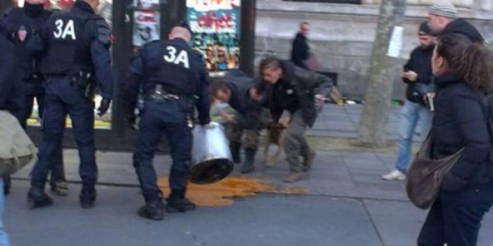 &quot;Nuit Debout&quot; : des policiers jettent la soupe des manifestants... et font r&eacute;agir sur la toile