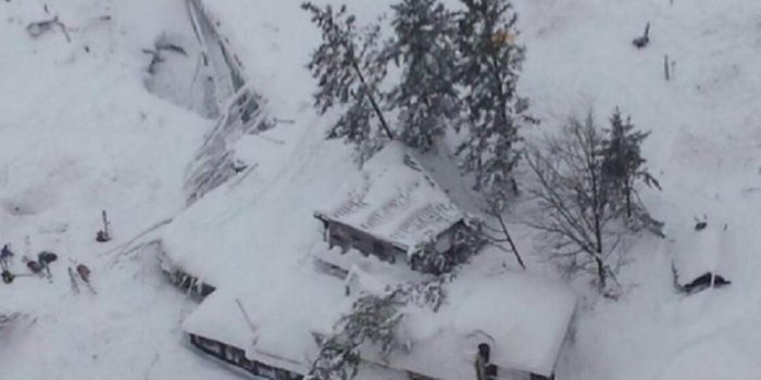 EN IMAGES Italie : une avalanche ensevelit un h&ocirc;tel et fait de nombreux morts