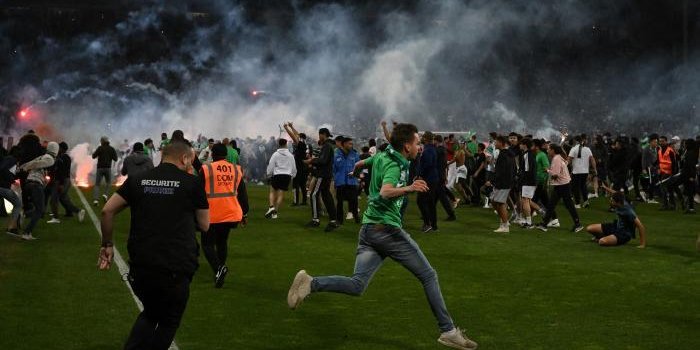 Saint-Etienne-Auxerre : l'ASSE écope de points de pénalité et de matchs à huis clos après les violences lors du match de barrage