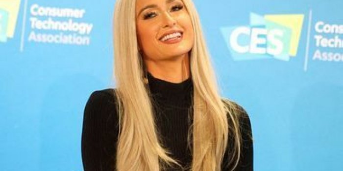 Paris Hilton maman : Kim Kardashian lui aurait apporté son aide