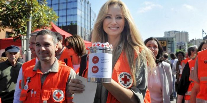 Croix-Rouge : "Un euro, c'est un repas, quatre euros, c'est un kit d'hygiène, dix euros, ce sont trente couvertures de survie", affirme Adriana Karembeu