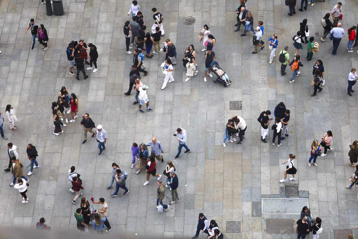 "La France ne pourra plus s'en passer", l'immigration serait-elle la solution au déclin démographique ?