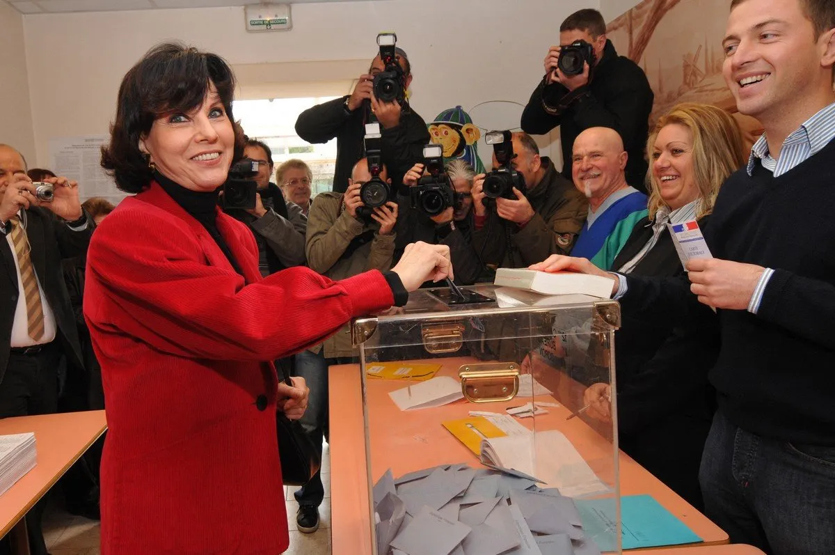 denise fabre votes for the mayoral elections - nice