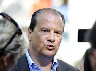 le parti socialiste français (ps) mp jean-christophe cambadelis répond aux questions des journalistes à son arrivée le 21 aout 2011 à la ville du onzième arrondissement de paris, avant une réunion ps afp photo miguel medina