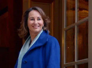 segolene royal arrive à la signature des accords pour les contrats d'avenir le 30 octobre 2012 à l'hôtel matignon à paris afp photo martin bureau