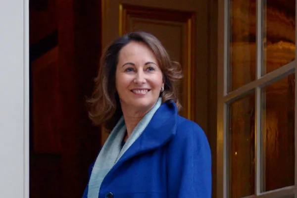 segolene royal arrive à la signature des accords pour les contrats d'avenir le 30 octobre 2012 à l'hôtel matignon à paris afp photo martin bureau