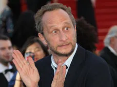 l'acteur belge benoit poelvoorde arrive pour la projection du grand soir présenté en compétition au 65e festival du film cannes le 22 mai 2012 à cannes afp photo valery hache