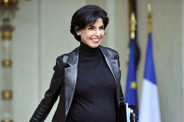 la ministre de la justice française rachida dati quitte le palais d'elysée après avoir assisté à la réunion hebdomadaire du cabinet le 12 novembre 2008 à paris afp photo gerard cerles