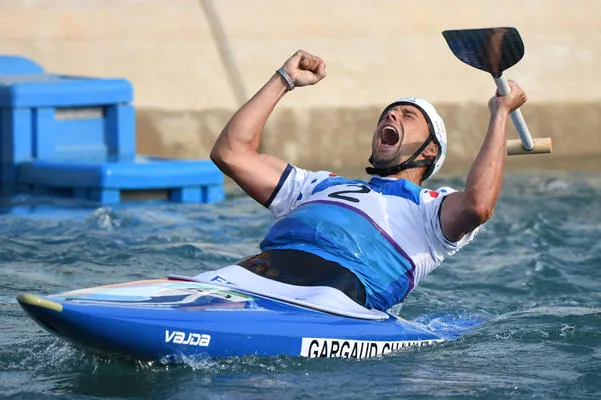 denis gargaud chanut célèbre après avoir participé à la course de canoë slalom masculin fin c1 au stade d'eau vive au cours des jeux olympiques rio 2016 à rio de janeiro le 9 août 2016 photo afp morin de la france olivier