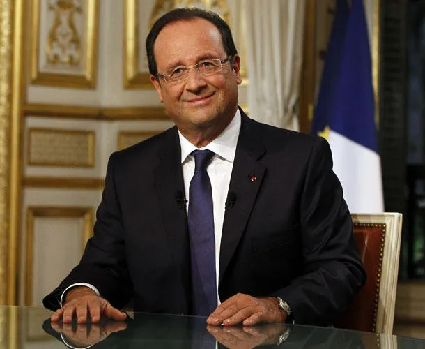 le président français françois hollande pose, le 15 septembre 2013, après une interview lors de la soirée émission de nouvelles de la chaîne de télévision française tf1 au palais présidentiel d'elysée à paris afp photo piscine francois mori