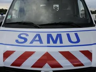 photo prise le 15 mai 2008 d'un véhicule d'intervention du samu du val-de-marne à l'hôpital henri mondor de créteil afp photo   stephane de sakutin