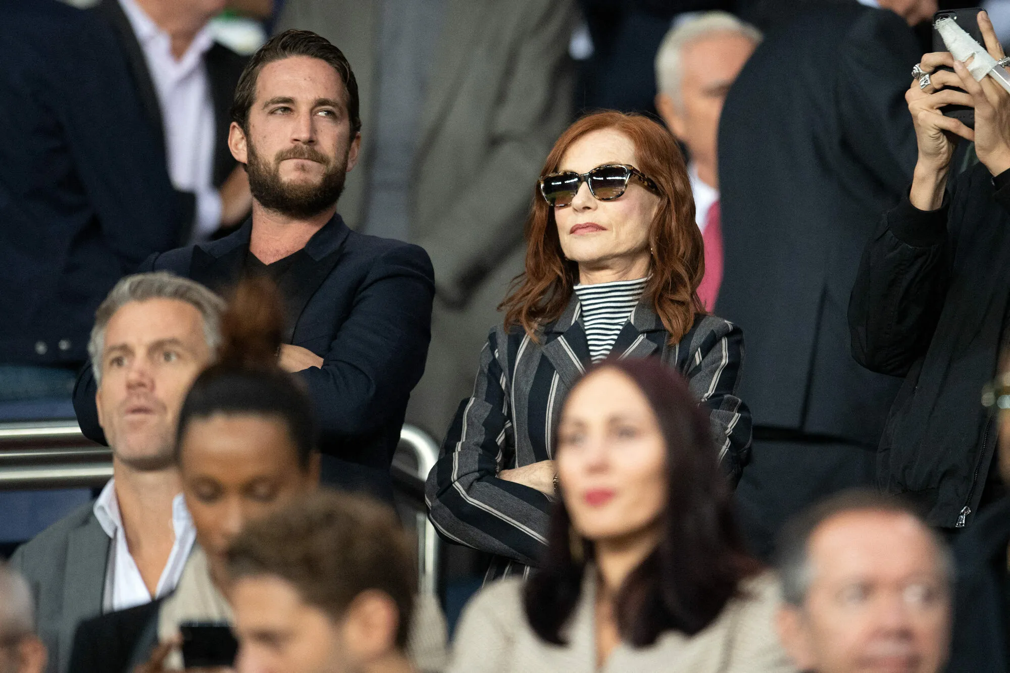 isabelle huppert et son fils lorenzo chammah assistent au match de l'uefa champions league entre le paris saint germain et le real madrid au parc des princes le 18 septembre 2019 à paris, france photo by david niviere abacapresscom