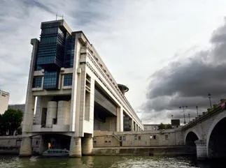 cette photo prise le 17 juillet 2009 à paris montre bercy finance et budget ministère afp photo loic venance