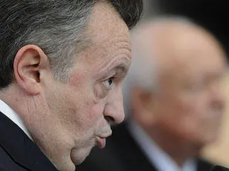 chef du conseil général du jean-noel bouches-du-rhônes guerini prononce un discours après avoir signé une convention de partenariat entre la ville de marseille et le conseil général, le 17 décembre 2012 à marseille photo boris horvat afp