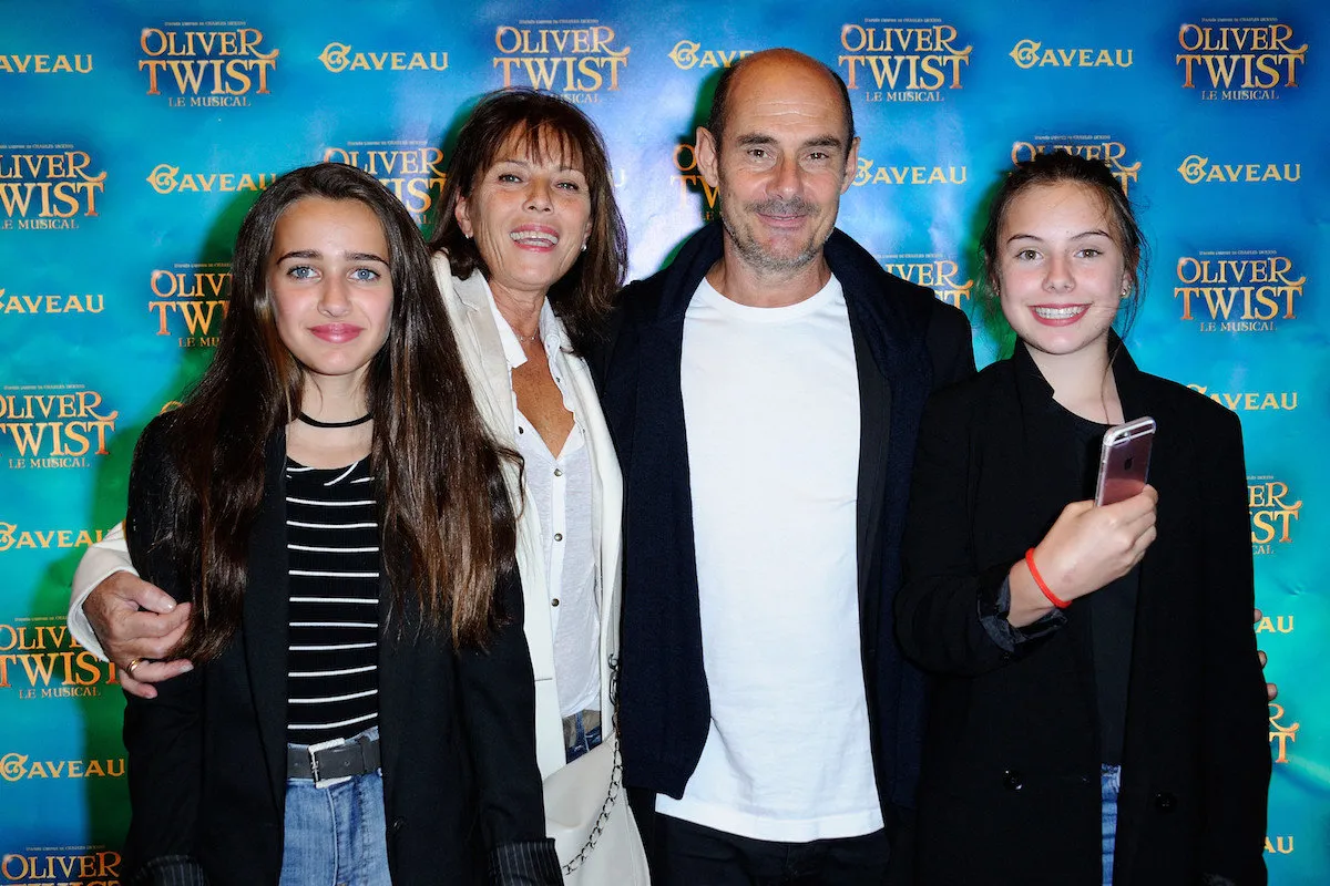 bernard campan, sa femme anne campan et leurs filles assistent a la soiree de gala et premiere de la comedie musicale oliver twist a la salle gaveau a paris, france le 26 septembre 2016 photo by aurore marechal abacapresscom , 564553 058 paris france