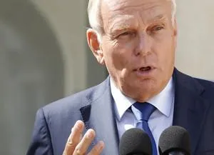 le premier ministre français jean-marc ayrault s'adresse à la presse au palais d'elysée après un conseil des ministres le 22 août 2012 à paris après la photo thomas samson