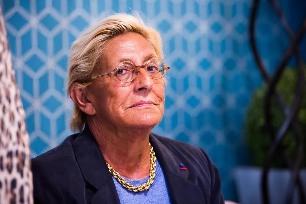 marlene schiappa begins a ground study about single-parent families - paris