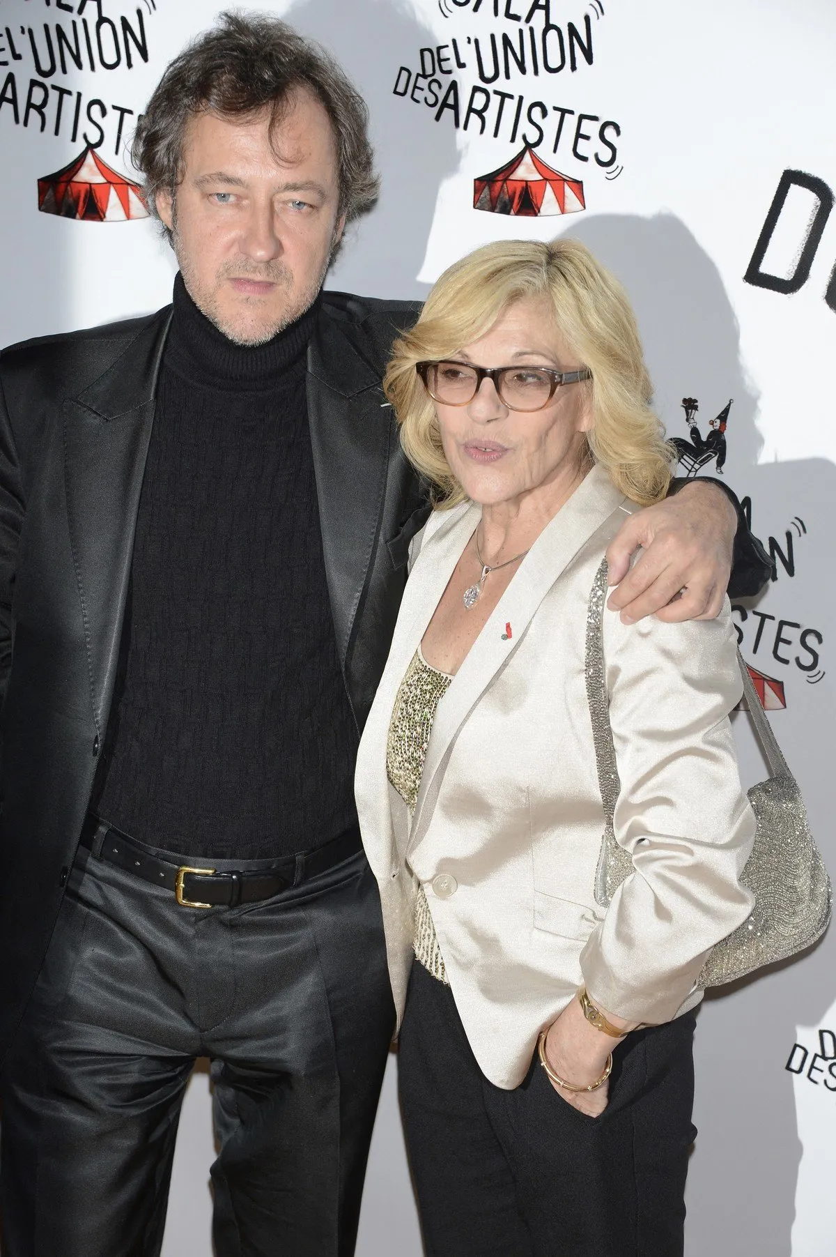 french singer nicoletta (r) poses with her husband on arrival to the 50th edition of the gala de l'union des artistes held at the alexis gruss circus in paris on november 12, 2012 (photo by bertrand guay   afp)