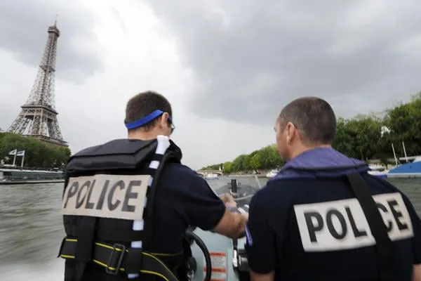 police paris seine