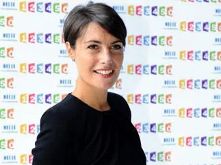 la journaliste et animatrice française alessandra sous-loue pose lors d'un photocall à la suite de la conférence de presse de la nouvelle télévision de la france au siège du groupe le 31 août 2011 à paris afp photo miguel medina