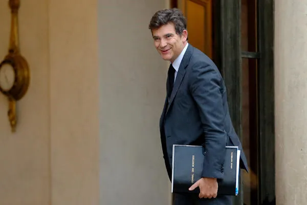 arnaud montebourg, ministre français de la rénovation industrielle, arrive à la réunion hebdomadaire du cabinet le 11 septembre 2013 au palais elysee à paris afp photo patrick kovarik