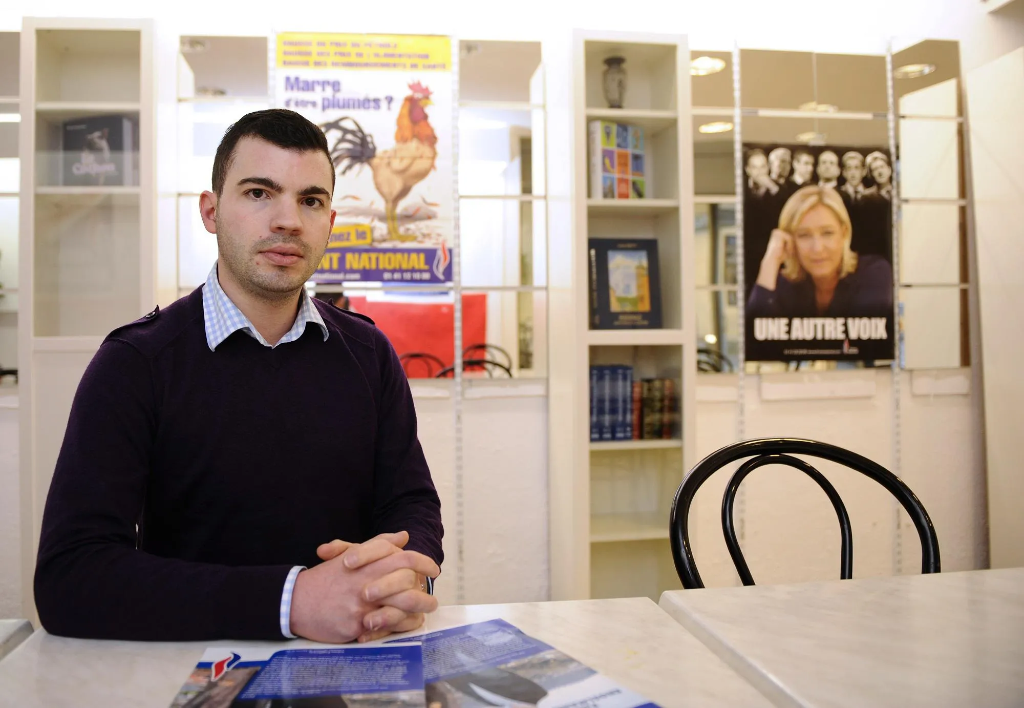 candidat à l'élection présidentielle de mars 2014 à hayange, fabien engelmann, pose le 19 février 2014 à sa campagne siège à hayange, est de la france afp photo jean-christophe verhaegen