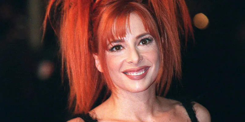 © abaca 16776-16 cannes, 22 01 2000 mylène farmer arrive au premier prix de musique nrj