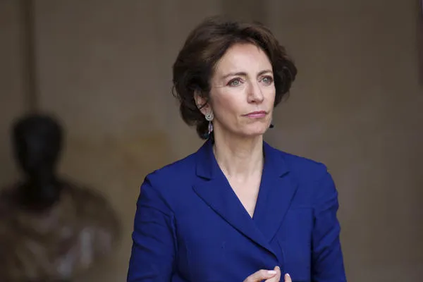 france politique allocation familiale soins