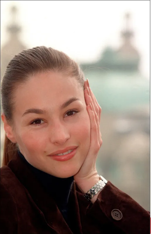 © sophie boulet abaca 35583-2 monaco, 2000 french actress vanessa demouy <motcle99> demouy vanessa seule seul seuls seules alone monaco headshot portraits portrait headshots head shot head shots vertical vertical < motcle99>