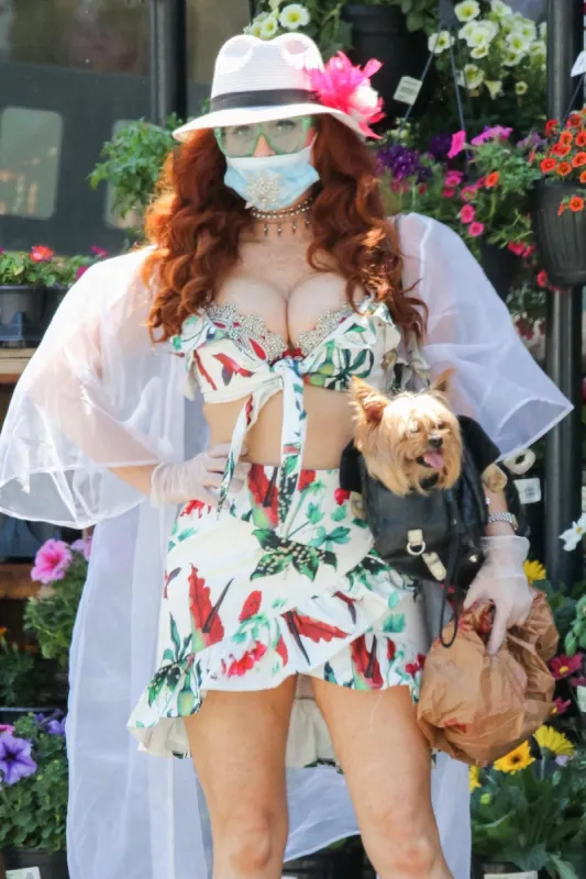 phoebe price goes grocery shooping - la