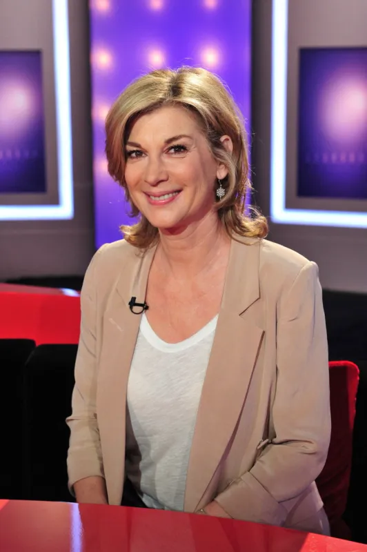 michele laroque lors de l'enregistrement de l'emission vie privee, vie publique a paris, france, le 4 mai 2011 photo max colin abacapresscom , 693826 027 paris france