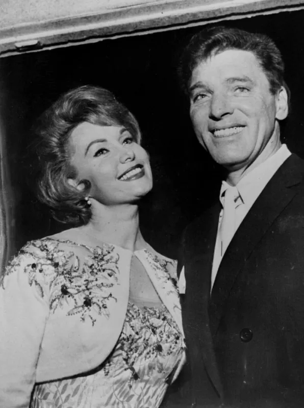 file - burt lancaster, american actor born new york, usa with (right) rhonda fleming actress born los angeles, usa photo dated 07051962 photo by photoshot abacapresscom , 745246 009 royaume uni united kingdom