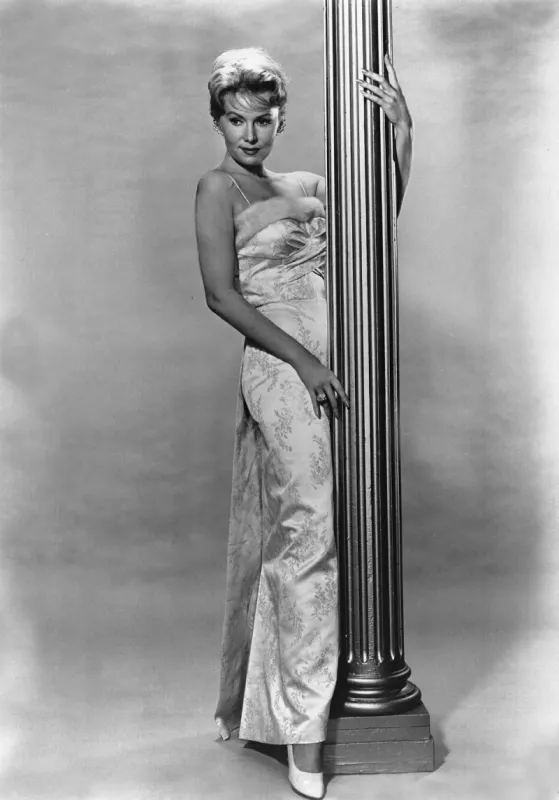 file - rhonda fleming, hollywood actress date of photo 16121960 photo by photoshot abacapresscom <motcle99> black and white < motcle99>