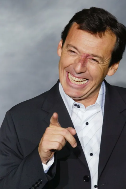 photo de l'animateur de tf1 jean-luc reichmann prise le 27 août 2003 au théâtre du rond-point des champs-elysées lors de la présentation de la rentrée de la chaîne (photo by jean-loup gautreau   afp)