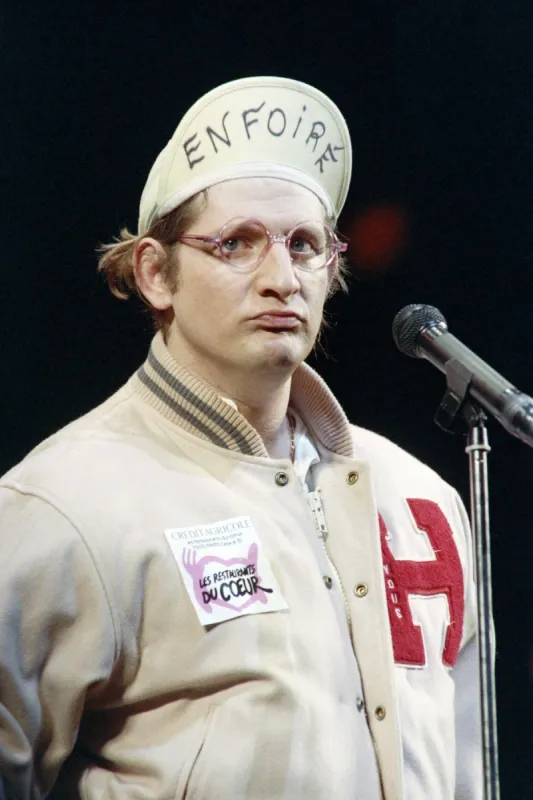 french humorist patrick sébastien imitating coluche performs on february 4, 1987 at the olympia concert hall in paris (photo by patrick kovarik   afp)