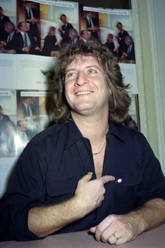 french humorist patrick sébastien gives a press conference about the charity bouton blanc dedicated to the battle against drugs on october 24, 1989 in paris (photo by bertrand guay   afp)