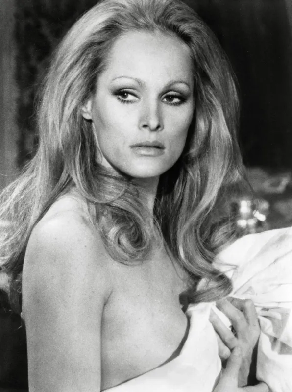 ursula andress (circa 1967) photo by the hollywood archive photoshot abacapresscom <motcle99> archive (photos) archives (photos) file archives file picture < motcle99> , 601207 049 hollywood
