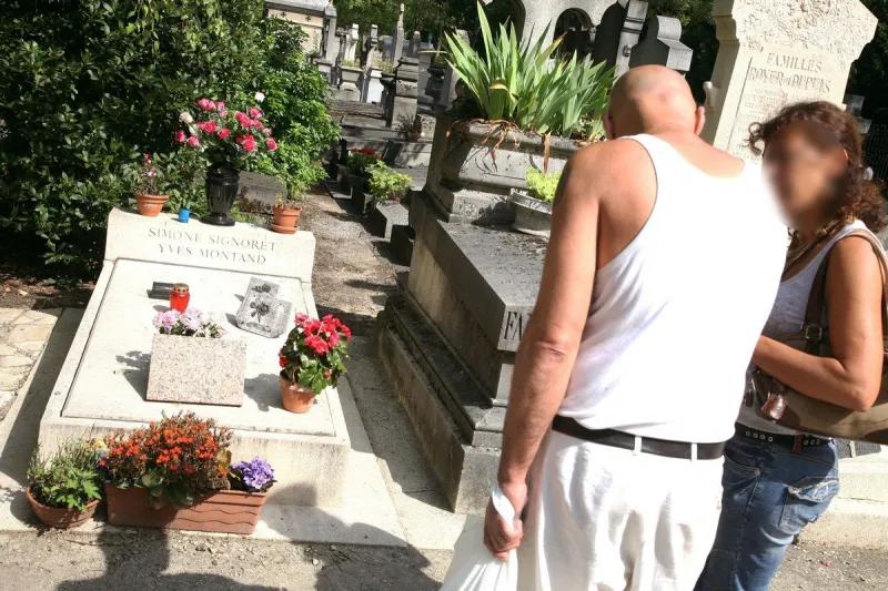 famous graves in paris cemeteries
