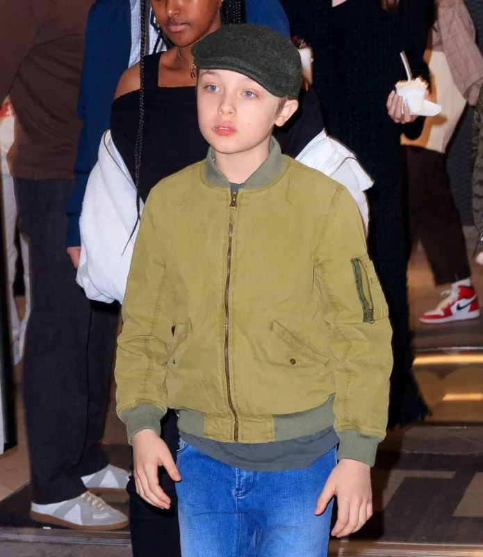 knox leon jolie-pitt, shopping at kith then dinner at nobu in new york, ny, usa on february 23, 2019 photo by jackson lee splash news abacapresscom <motcle99> candid pap planque < motcle99> , 672027 007 new york etats-unis united states